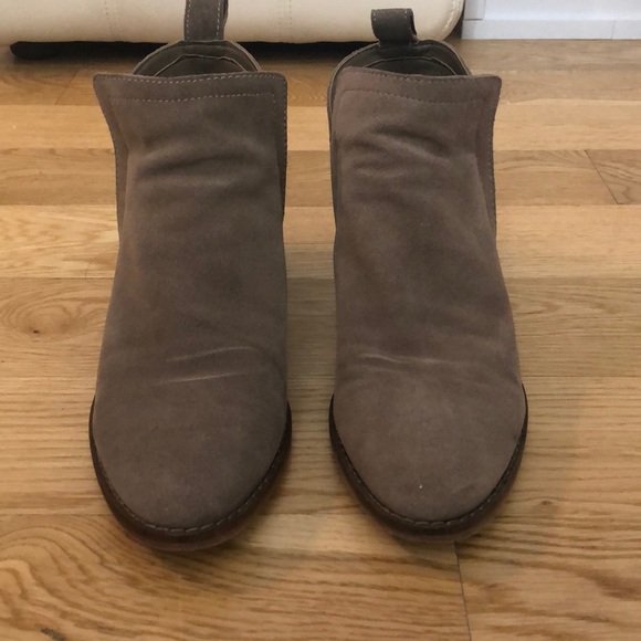 Dolce Vita Tessey Booties - Picture 7 of 14